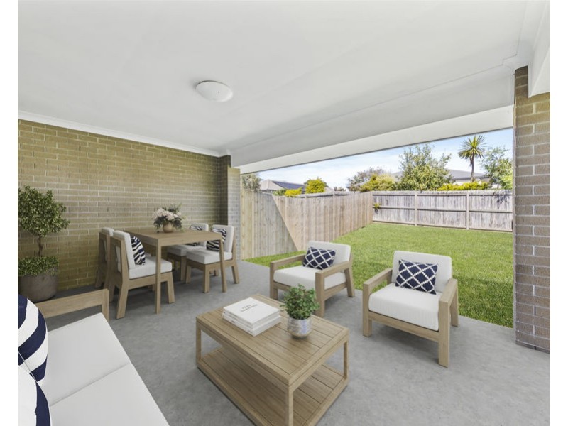 8 Robert Place, Yamanto QLD 4305