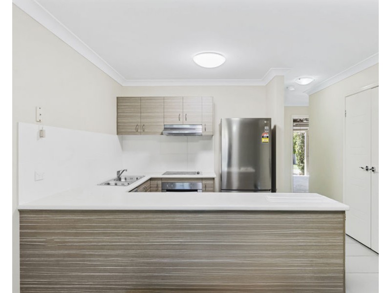 8 Robert Place, Yamanto QLD 4305