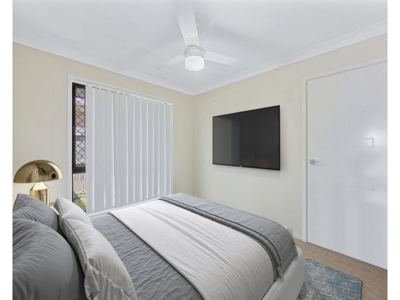 8 Robert Place, Yamanto QLD 4305