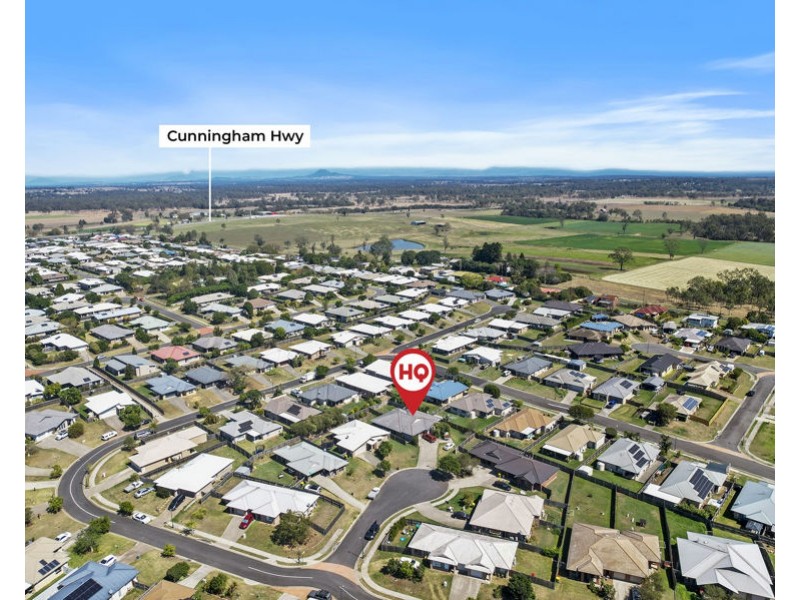 8 Robert Place, Yamanto QLD 4305