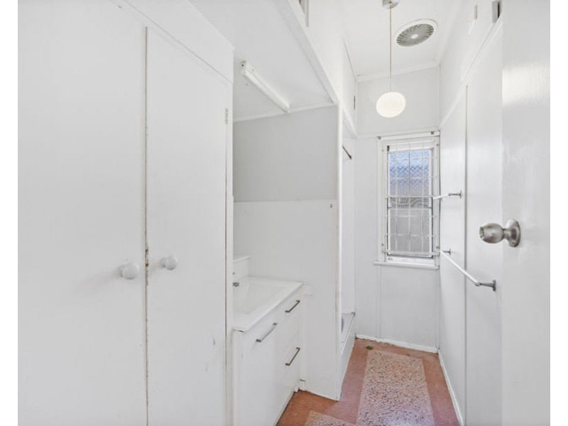 13a Thompson Street, Silkstone QLD 4304