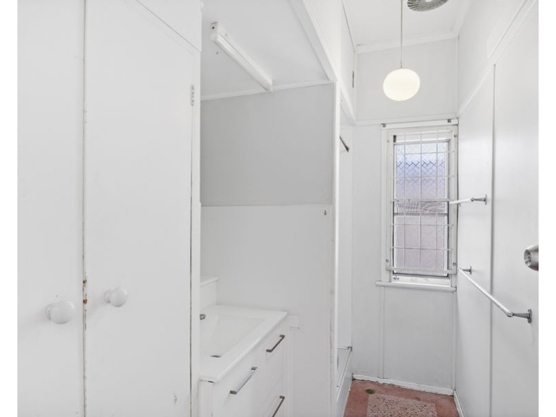 13a Thompson Street, Silkstone QLD 4304