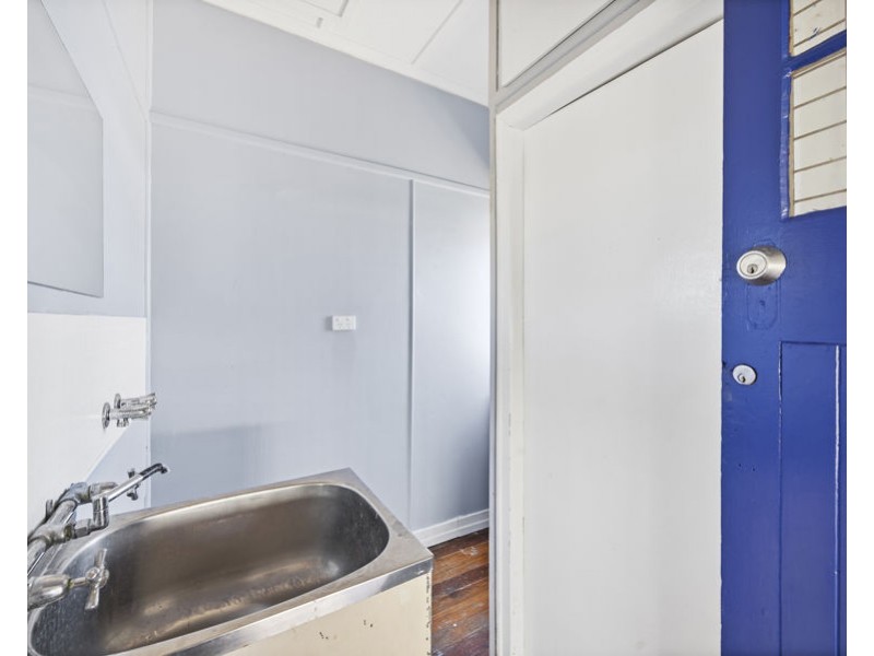 13a Thompson Street, Silkstone QLD 4304