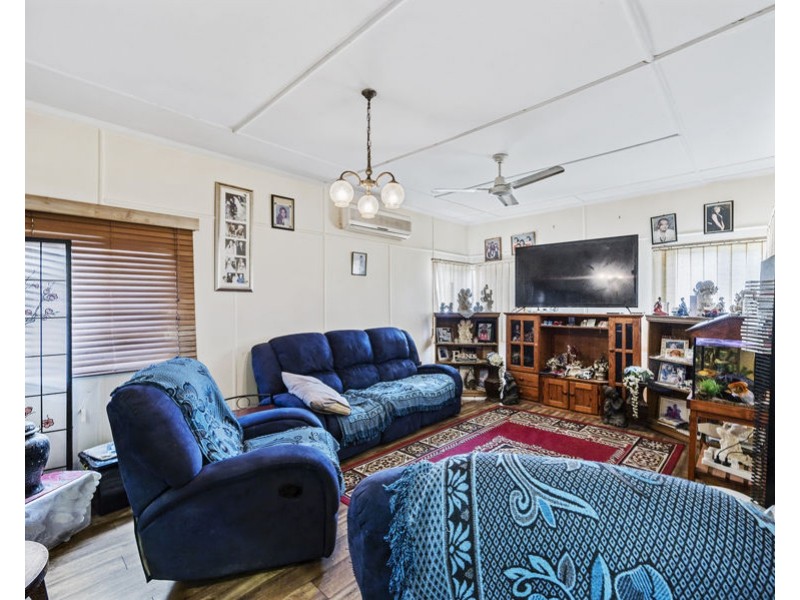 162 South Station Road, Silkstone QLD 4304