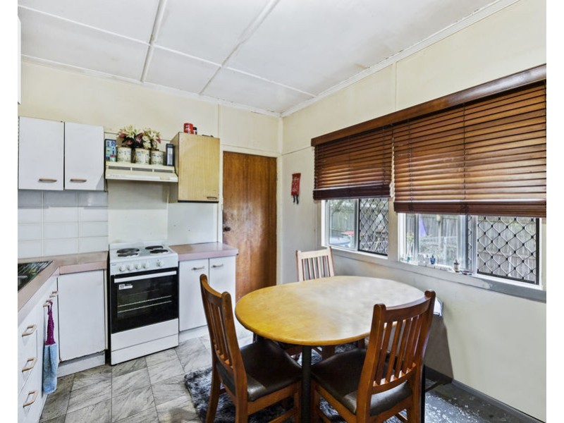 162 South Station Road, Silkstone QLD 4304