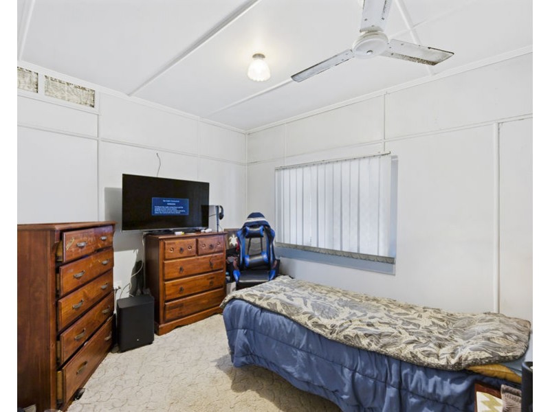 162 South Station Road, Silkstone QLD 4304