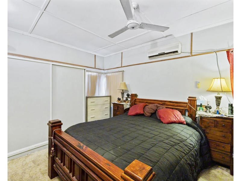 162 South Station Road, Silkstone QLD 4304