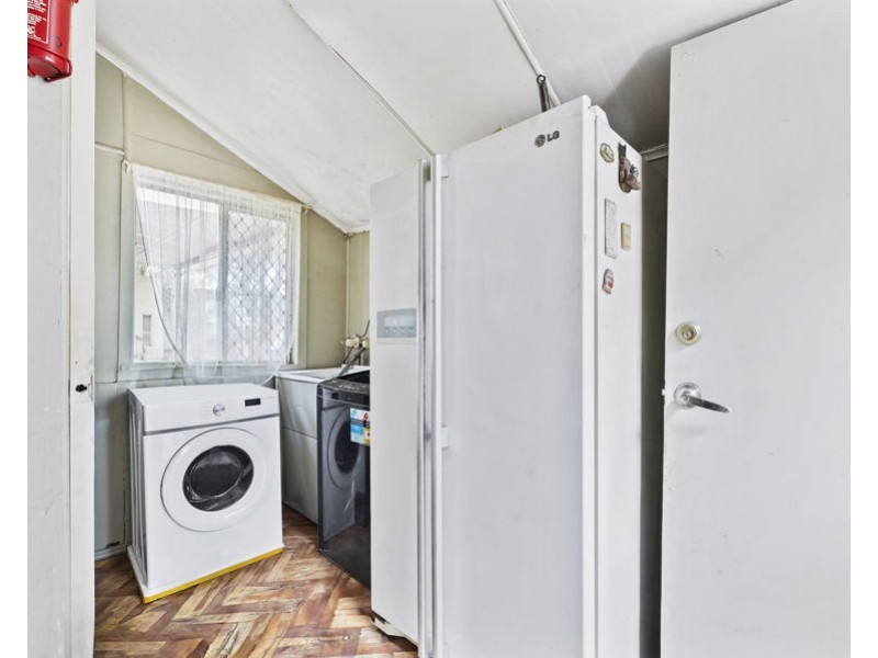 162 South Station Road, Silkstone QLD 4304