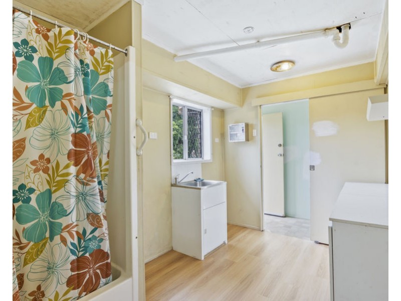 37 Prunda Parade, Raceview QLD 4305