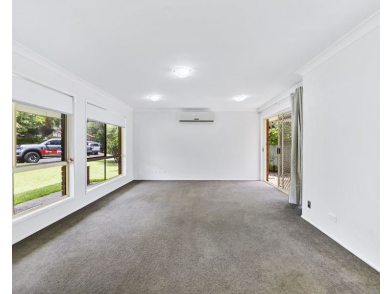 8 Dianthus Place, Flinders View QLD 4305