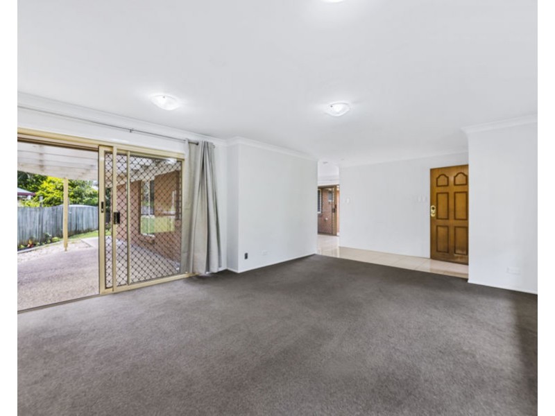 8 Dianthus Place, Flinders View QLD 4305