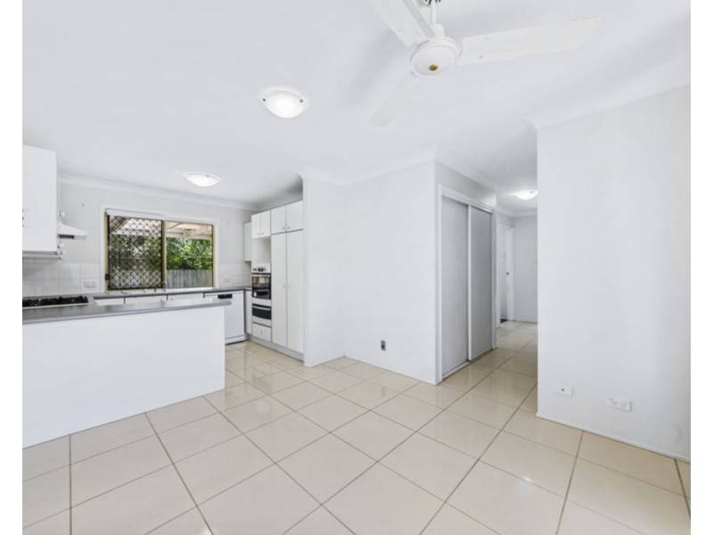 8 Dianthus Place, Flinders View QLD 4305