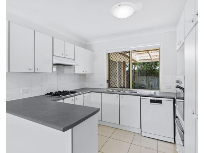 8 Dianthus Place, Flinders View QLD 4305