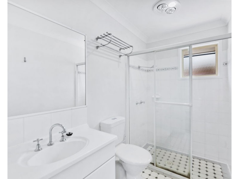 8 Dianthus Place, Flinders View QLD 4305