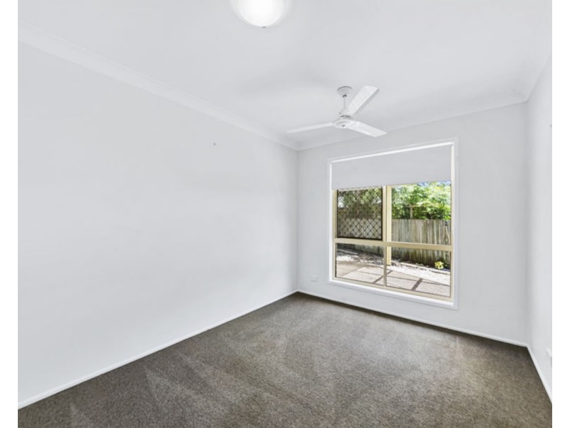 8 Dianthus Place, Flinders View QLD 4305