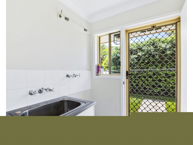 8 Dianthus Place, Flinders View QLD 4305