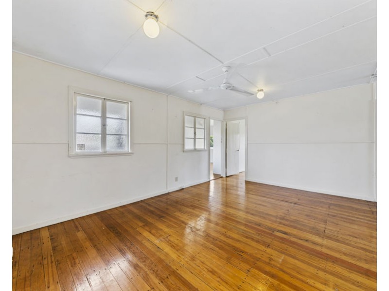 19 Hall Street, Peak Crossing QLD 4306