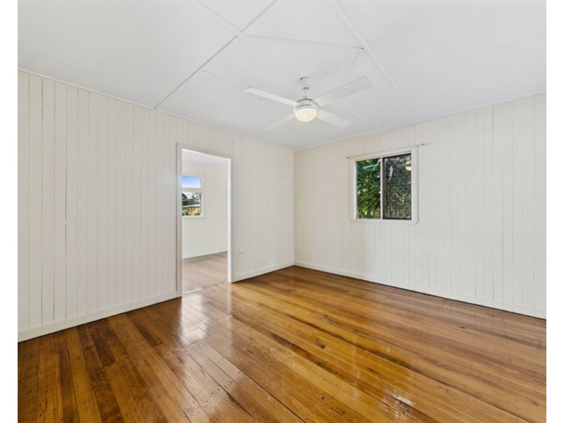 19 Hall Street, Peak Crossing QLD 4306
