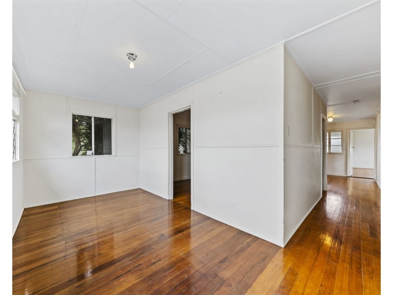 19 Hall Street, Peak Crossing QLD 4306