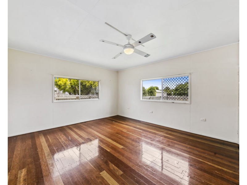 19 Hall Street, Peak Crossing QLD 4306