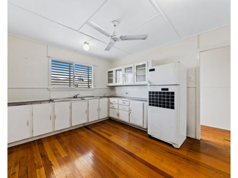 19 Hall Street, Peak Crossing QLD 4306