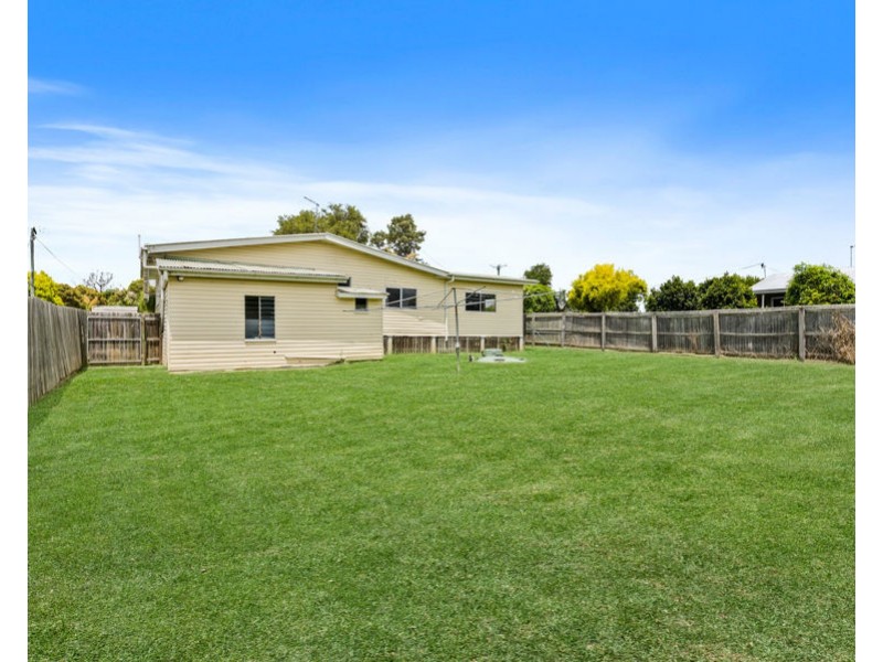 19 Hall Street, Peak Crossing QLD 4306