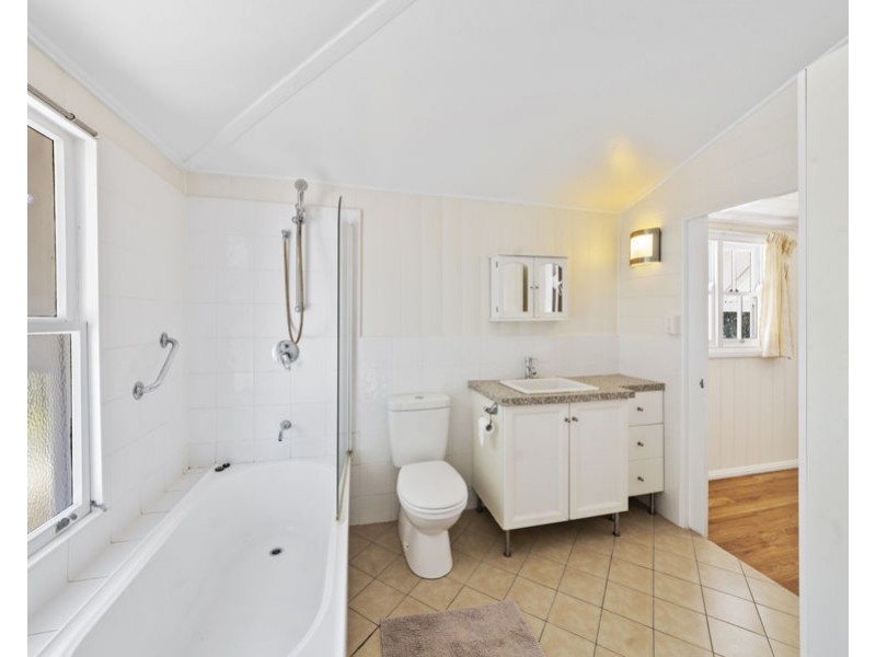 8 Lennon Lane, North Ipswich QLD 4305