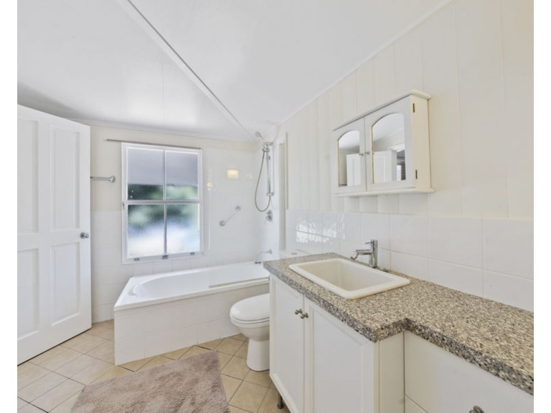 8 Lennon Lane, North Ipswich QLD 4305