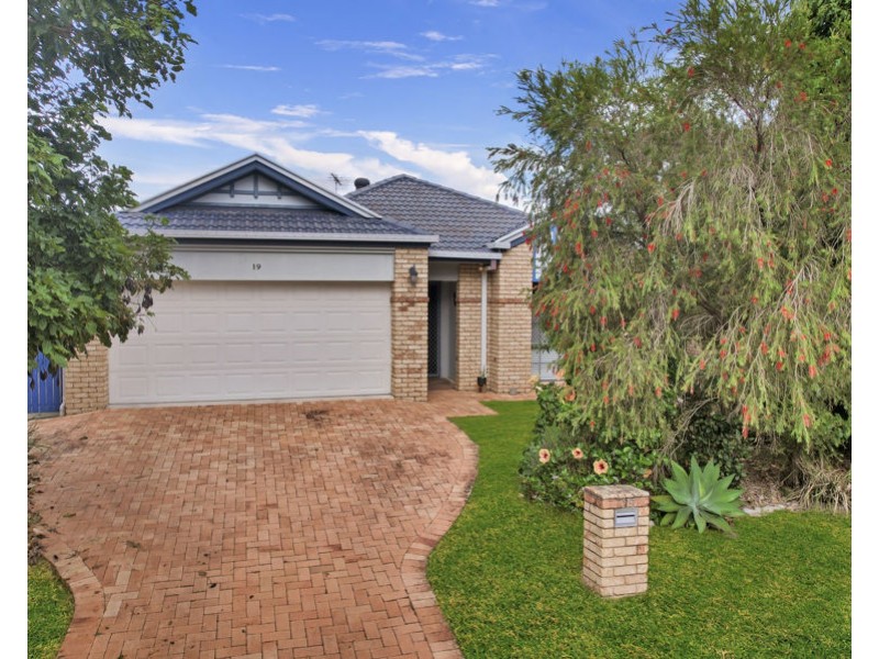 19 Elmhurst Crescent, Flinders View QLD 4305
