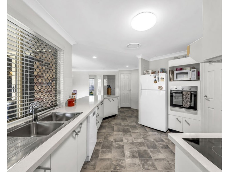 6 Diosma Close, Yamanto QLD 4305