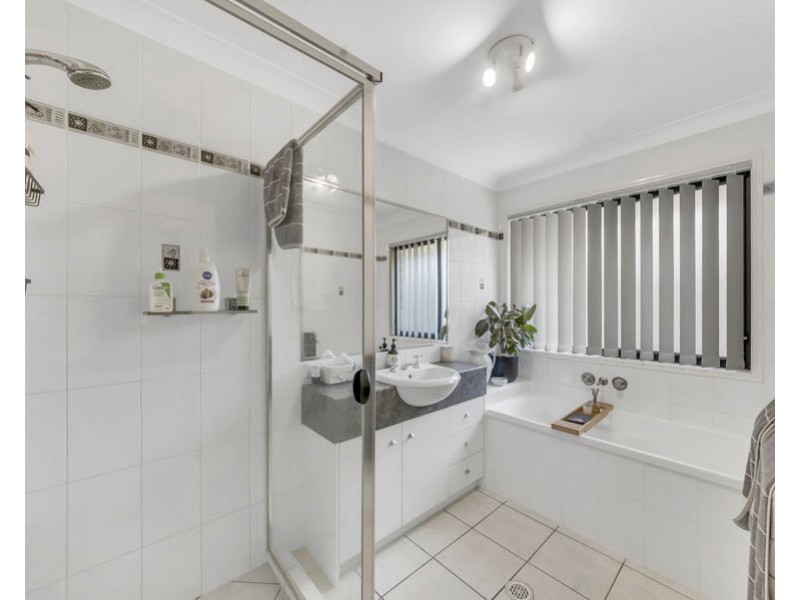 40 Palma Rosa Drive, Wulkuraka QLD 4305