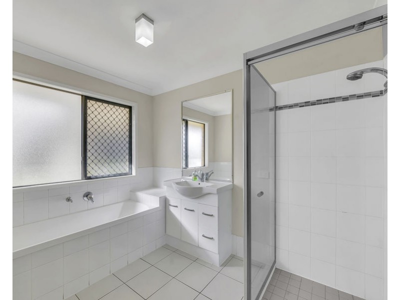 3 Iris Court, Yamanto QLD 4305