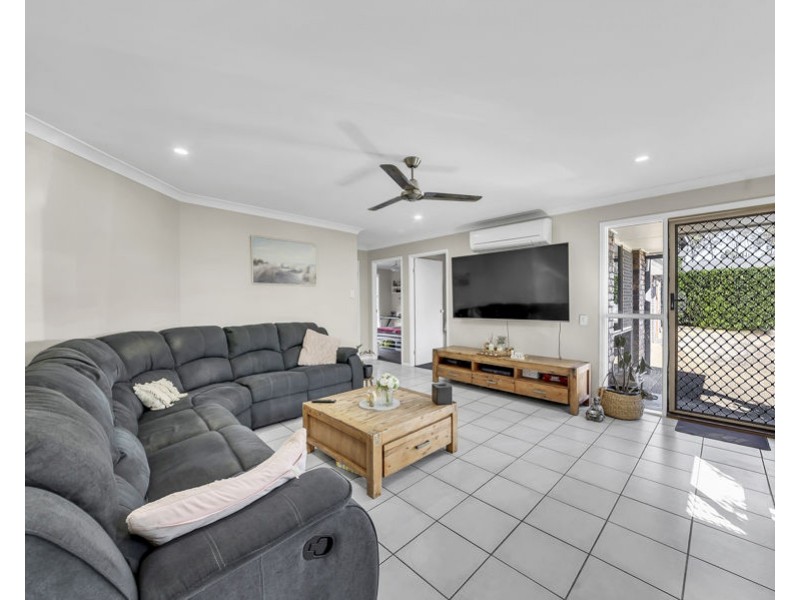 2 Diosma Close, Yamanto QLD 4305