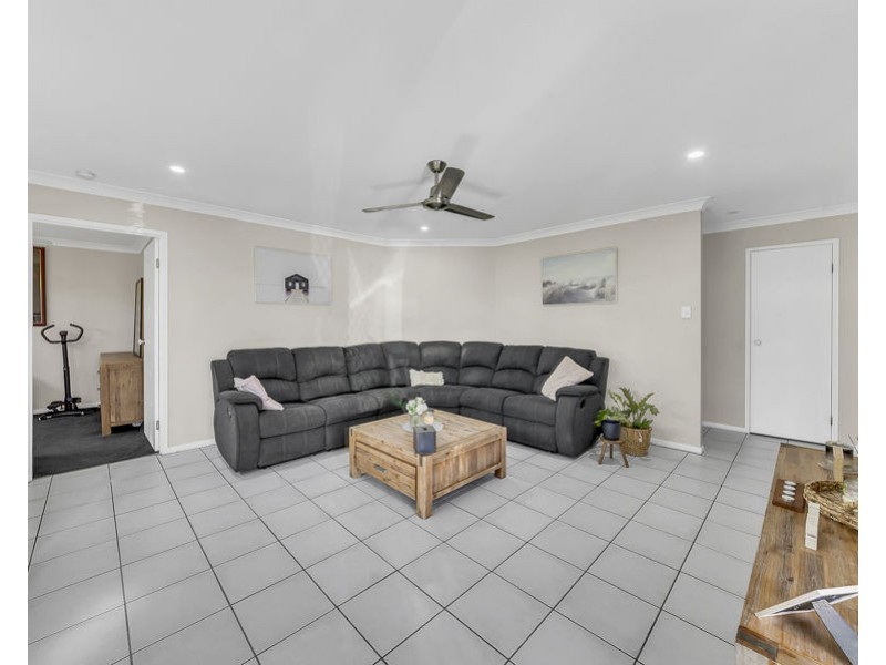 2 Diosma Close, Yamanto QLD 4305