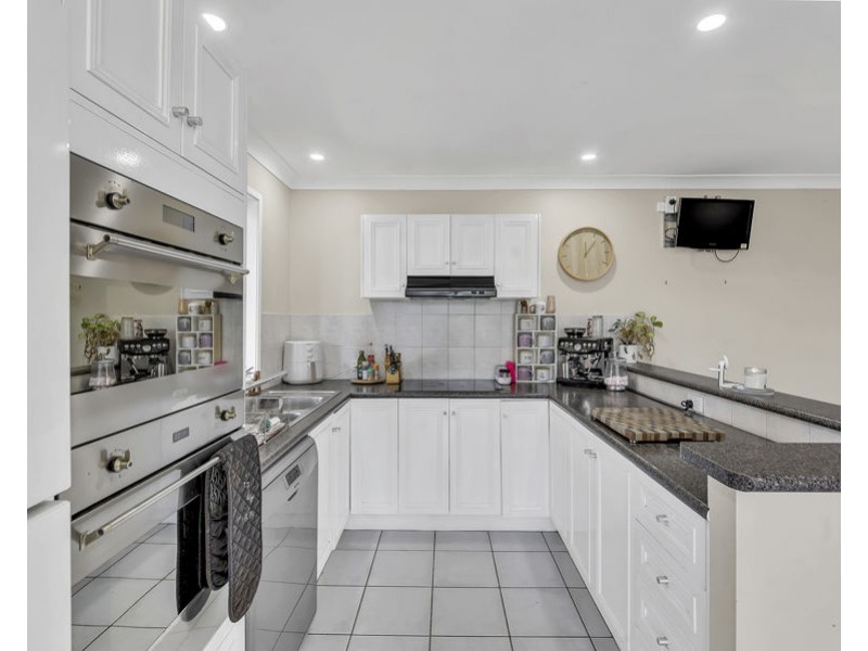 2 Diosma Close, Yamanto QLD 4305