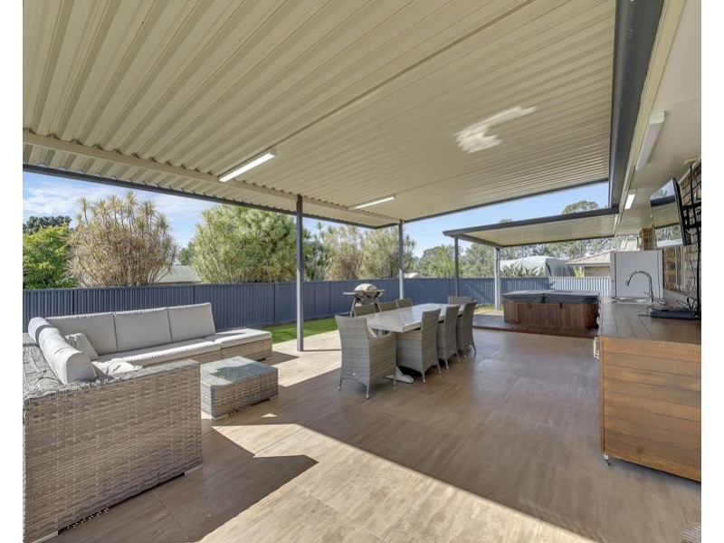 2 Diosma Close, Yamanto QLD 4305