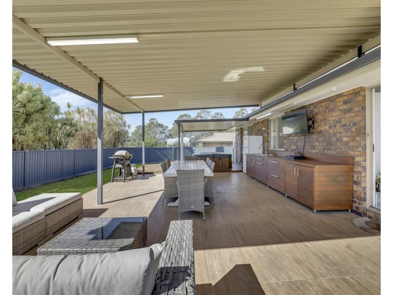 2 Diosma Close, Yamanto QLD 4305
