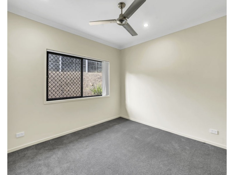 27 Possumwood Place, Flinders View QLD 4305