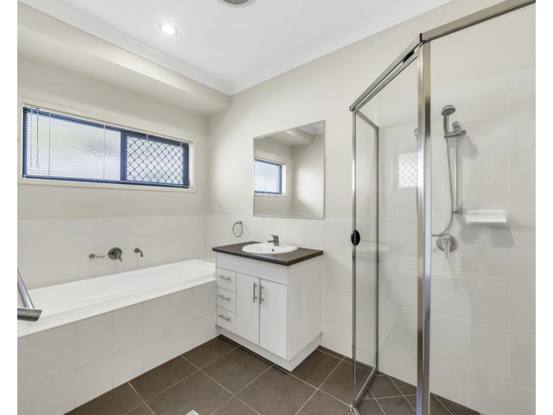 27 Possumwood Place, Flinders View QLD 4305