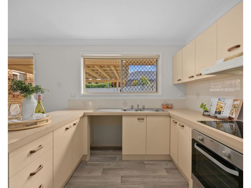 6 Hillier Court, Flinders View QLD 4305