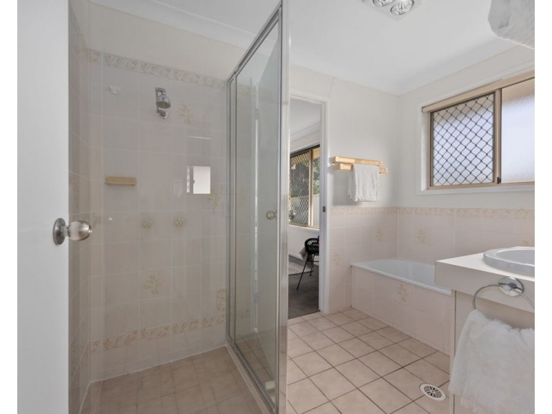 6 Hillier Court, Flinders View QLD 4305