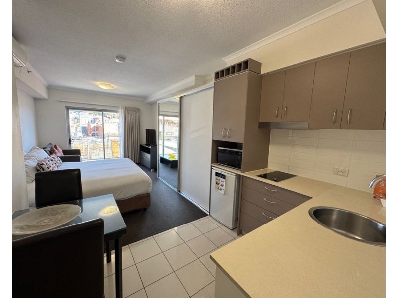 208/11 Ellenborough Street, Woodend QLD 4305