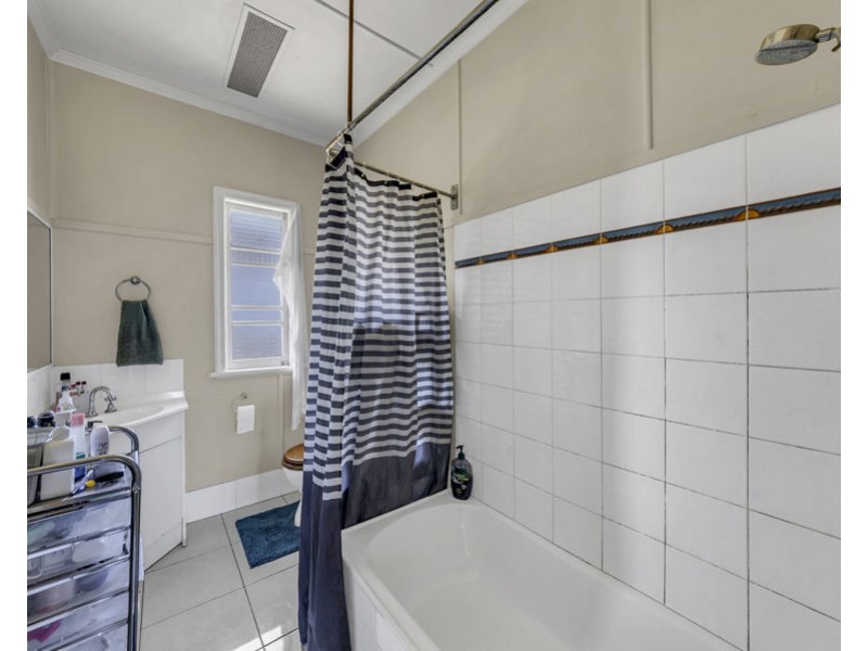 27 Denman Street, Leichhardt QLD 4305