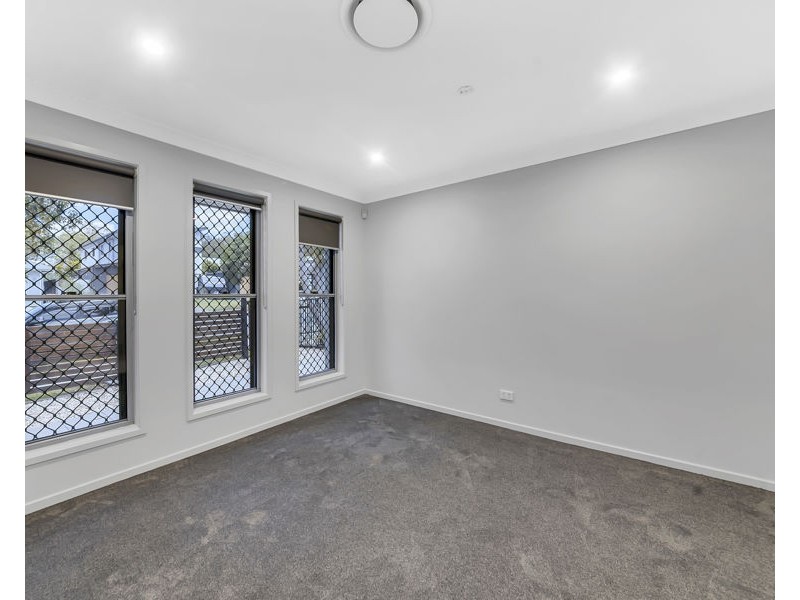109 Sovereign Drive, Deebing Heights QLD 4306