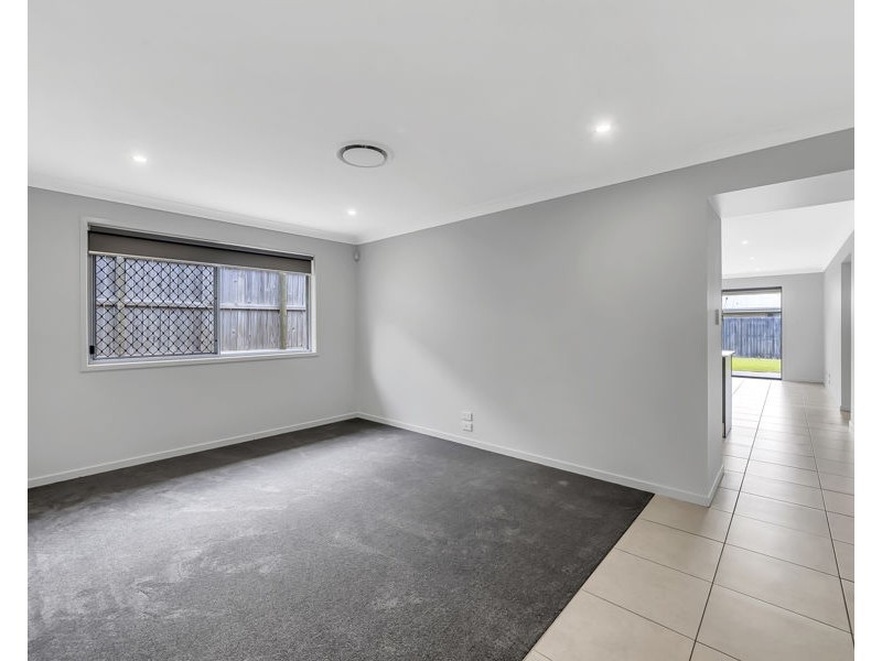 109 Sovereign Drive, Deebing Heights QLD 4306