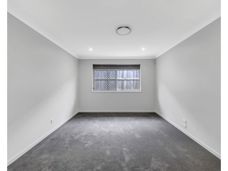 109 Sovereign Drive, Deebing Heights QLD 4306