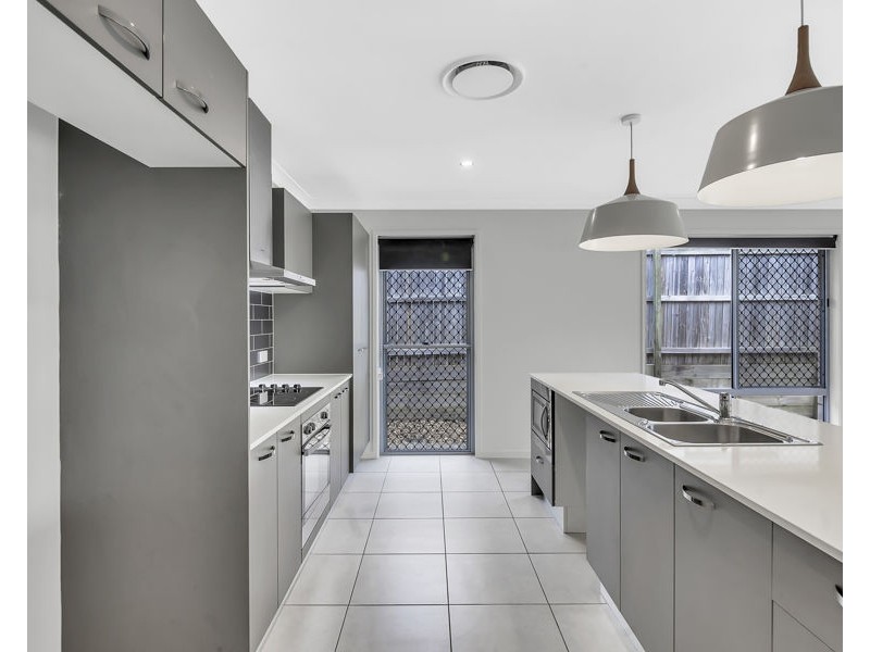109 Sovereign Drive, Deebing Heights QLD 4306