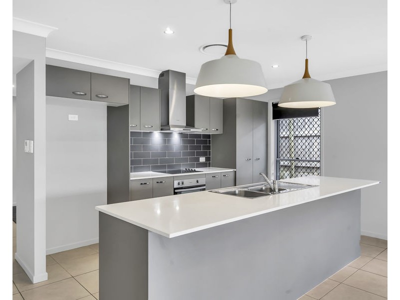 109 Sovereign Drive, Deebing Heights QLD 4306