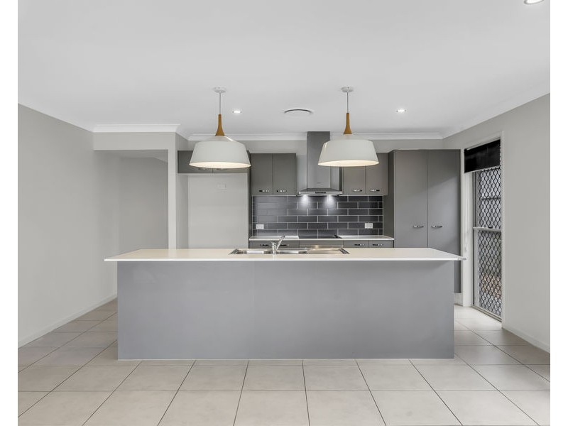 109 Sovereign Drive, Deebing Heights QLD 4306