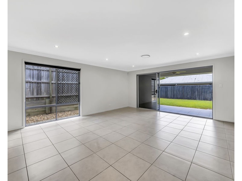 109 Sovereign Drive, Deebing Heights QLD 4306